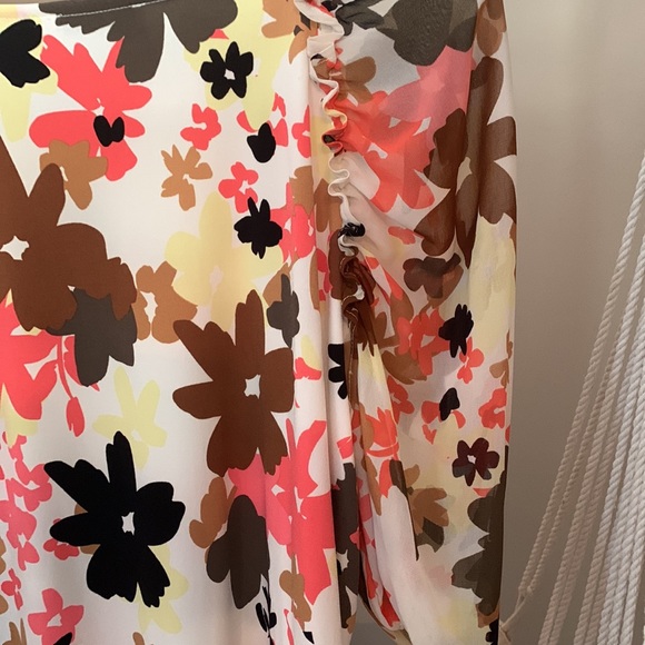 2/$15 Calvin Klein- Floral print Women’s Blouse Size Medium - Picture 5 of 6